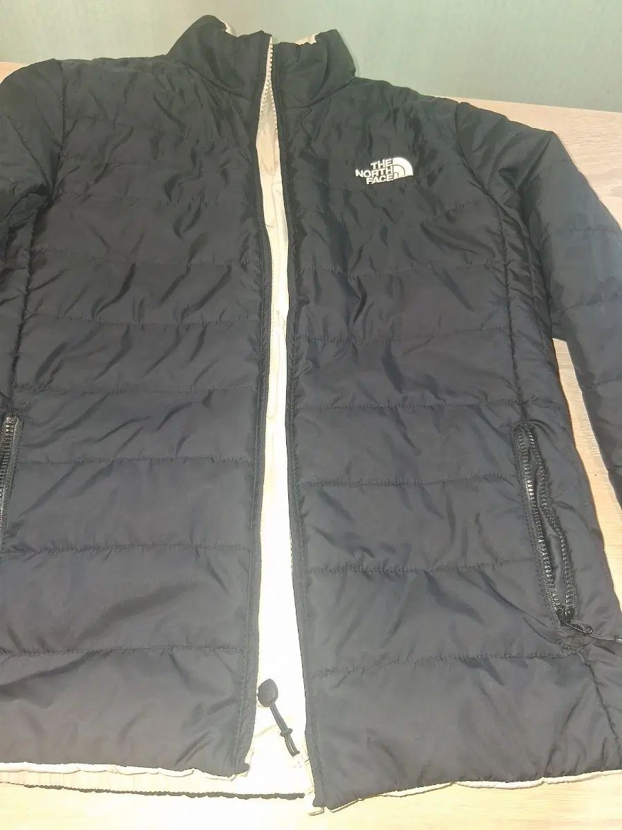 THE NORTH FACE ザノースフェイス リバーシブル軽量ダウン 5,604円