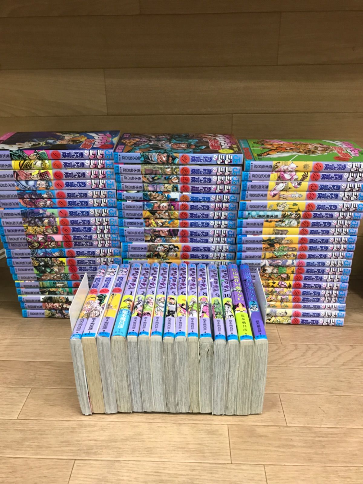 ★① ジョジョの奇妙な冒険　全巻セット　1～63巻＋ジョジョリオン1~10巻＋岸辺露伴は動かない　コミックセット　荒木飛呂彦《IS24D》