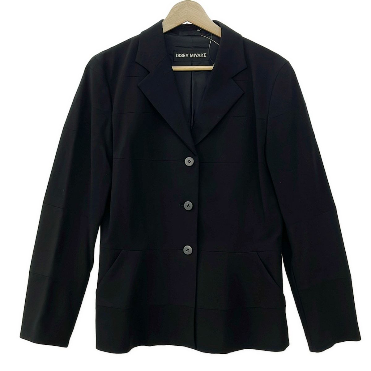 ISSEYMIYAKE(イッセイミヤケ) ジャケット サイズ2 M レディース美品 - 黒 長袖/春