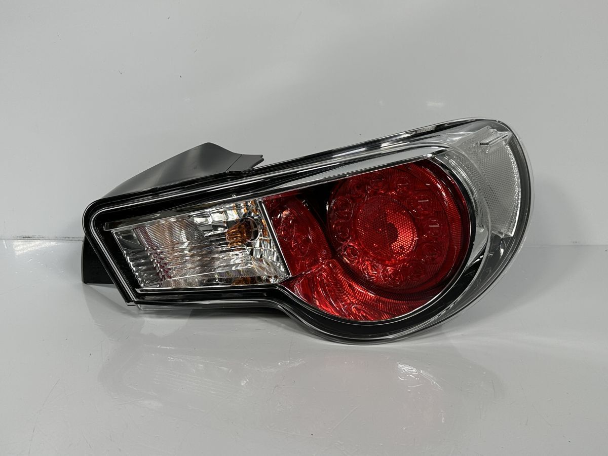 美品/破損なし/低走行 86 ハチロク ZN6 / BRZ ZC6 前期 純正 右テールランプAssy SU003-02530 84912CA041 220-60082 220-60084 管理36534