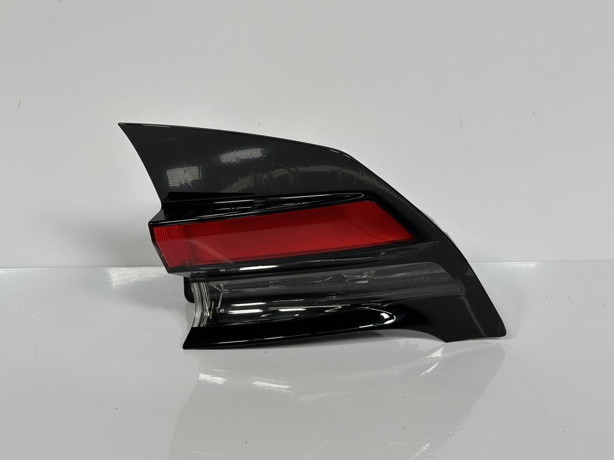プリウス PRIUS ZVW60 MXWH60 MXWH65 ZVW65 純正 右テールランプ RH LED 81551-47490 81550-47490 47-131 47-141 HR 現状 管理37212