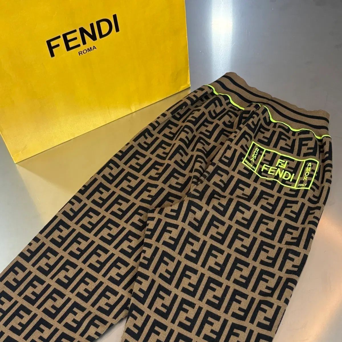 FENDI フェンディ FF 刺繍 ロゴ ニット ジョガーパンツ 56,216円