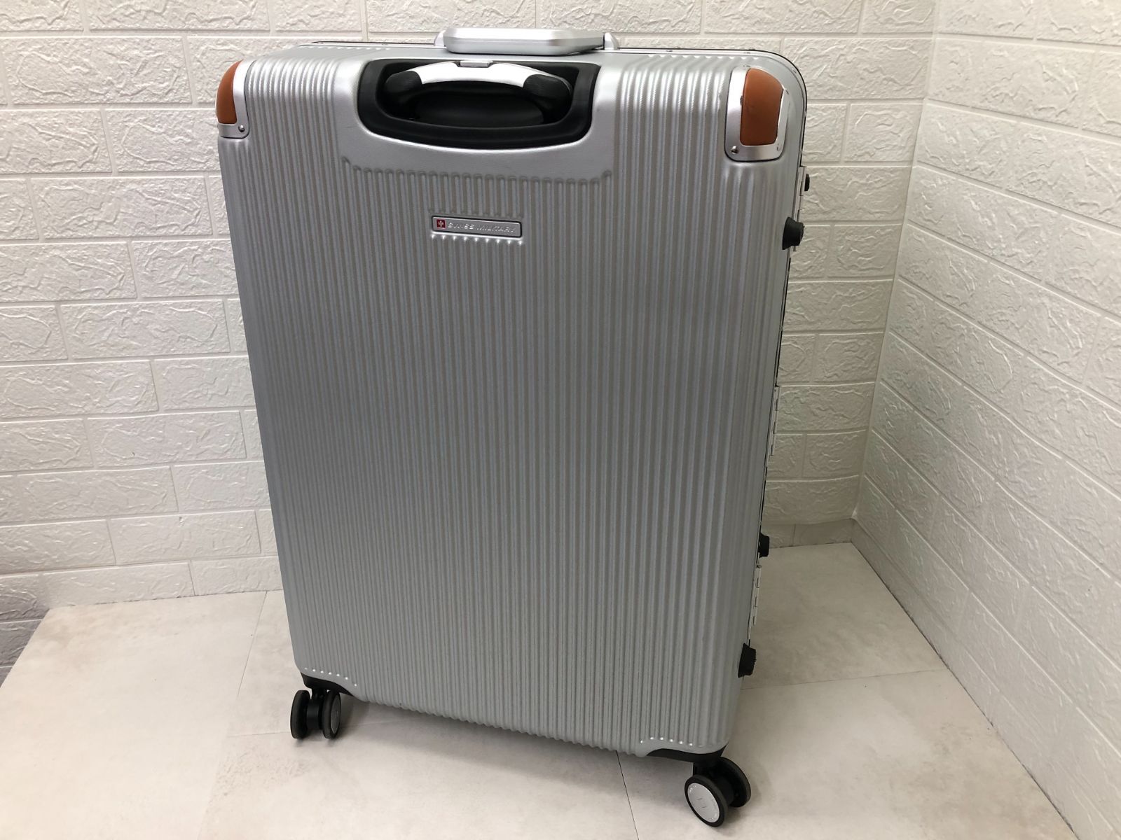 B）SWISS MILITARY スイスミリタリー 28インチ 104L シルバー - メルカリ