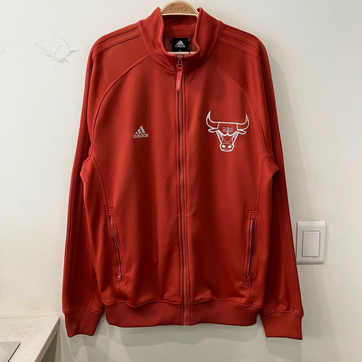 11 アディダス Chicago Bulls（シカゴ・ブルズ） 3本線 ジャージ 7,893円
