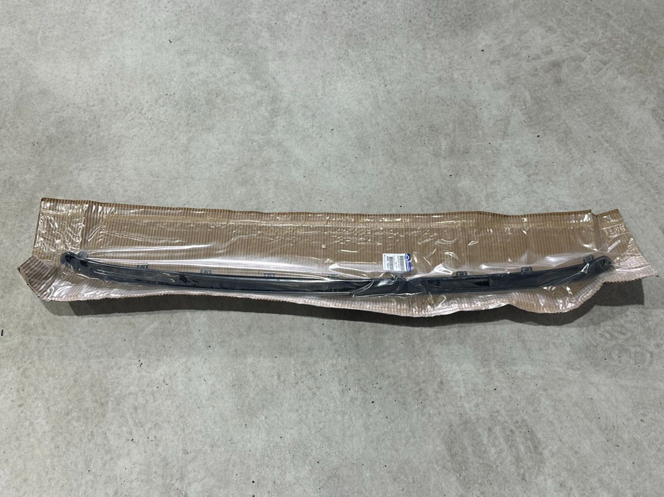 ジープ/JEEP 純正品 MOPAR コンパス M6 2021.6～ 後期型 マイナーチェンジ後モデル フロントバンパー ロア モールディング トリム 6VH27DX8AA 未使用未開封