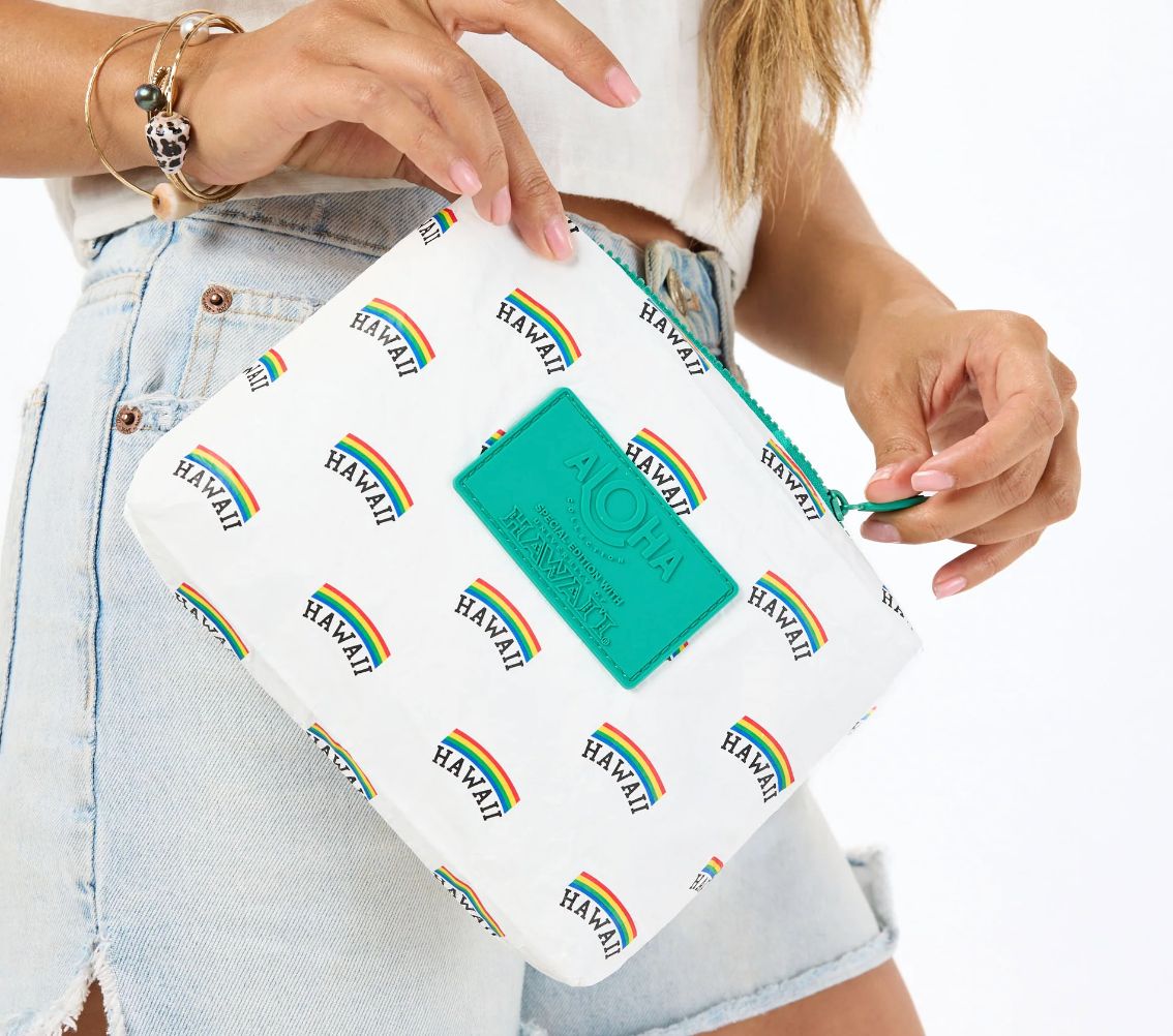 完売品・新品】ALOHA Collection x ハワイ大学コラボ ポーチ - メルカリ