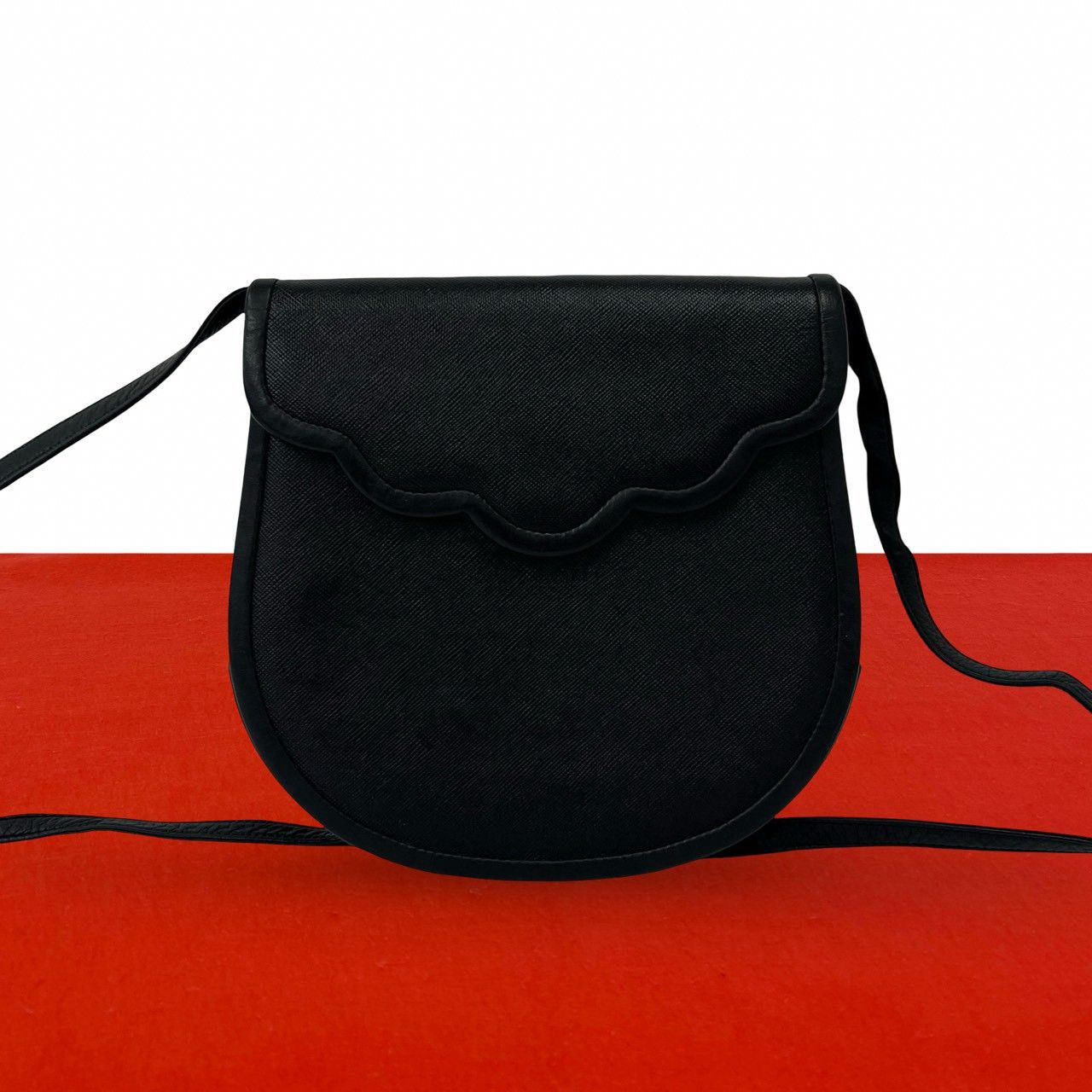極 美品 YVES SAINT LAURENT イヴ・サンローラン ヴィンテージ レザー 本革 ショルダーバッグ ポシェット サコッシュ ブラック 18250 29,965円