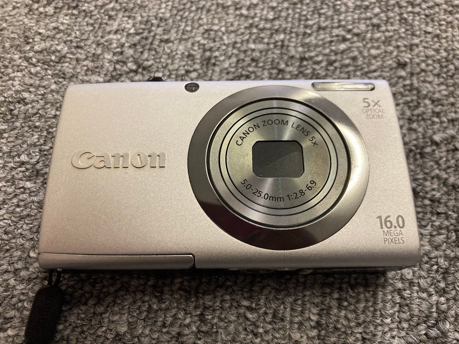 ￥ 【動作未確認】Canon キヤノン PowerShot A2300 HD シルバー 1600万画素 光学5倍ズーム コンパクトデジタルカメラ ストラップ付【カメラ2】【2】