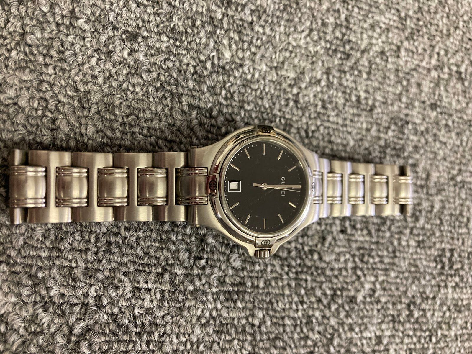 ￥ 【動作未確認】GUCCI グッチ 腕時計 黒文字盤 デイト ステンレス ブレスレット クォーツ【時計3】【1】