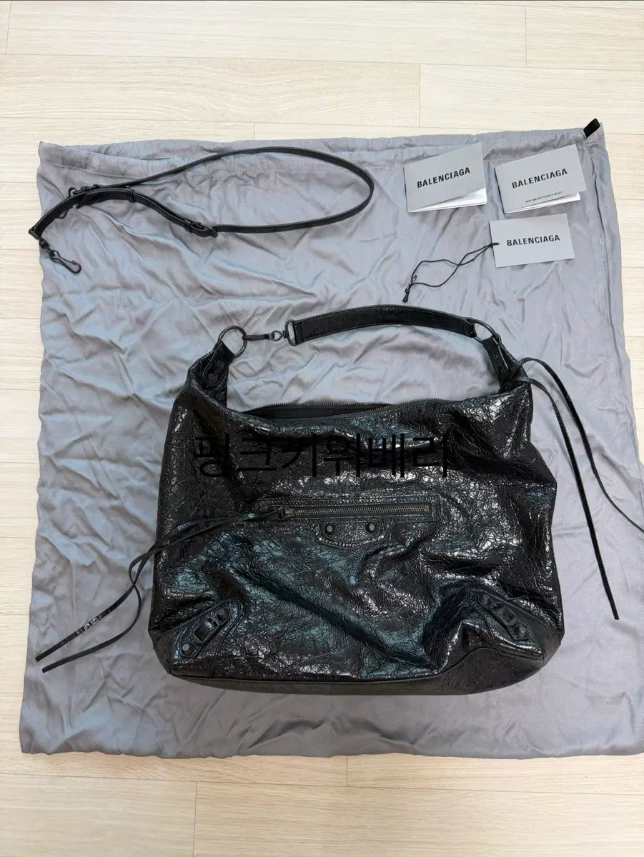 バレンシアガ ルシティ HOBO BAG Mサイズ