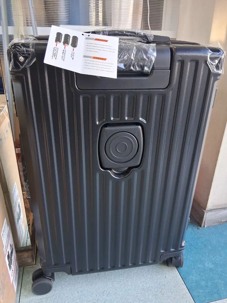 ヤジア 24インチ ブラック キャリアー 新品