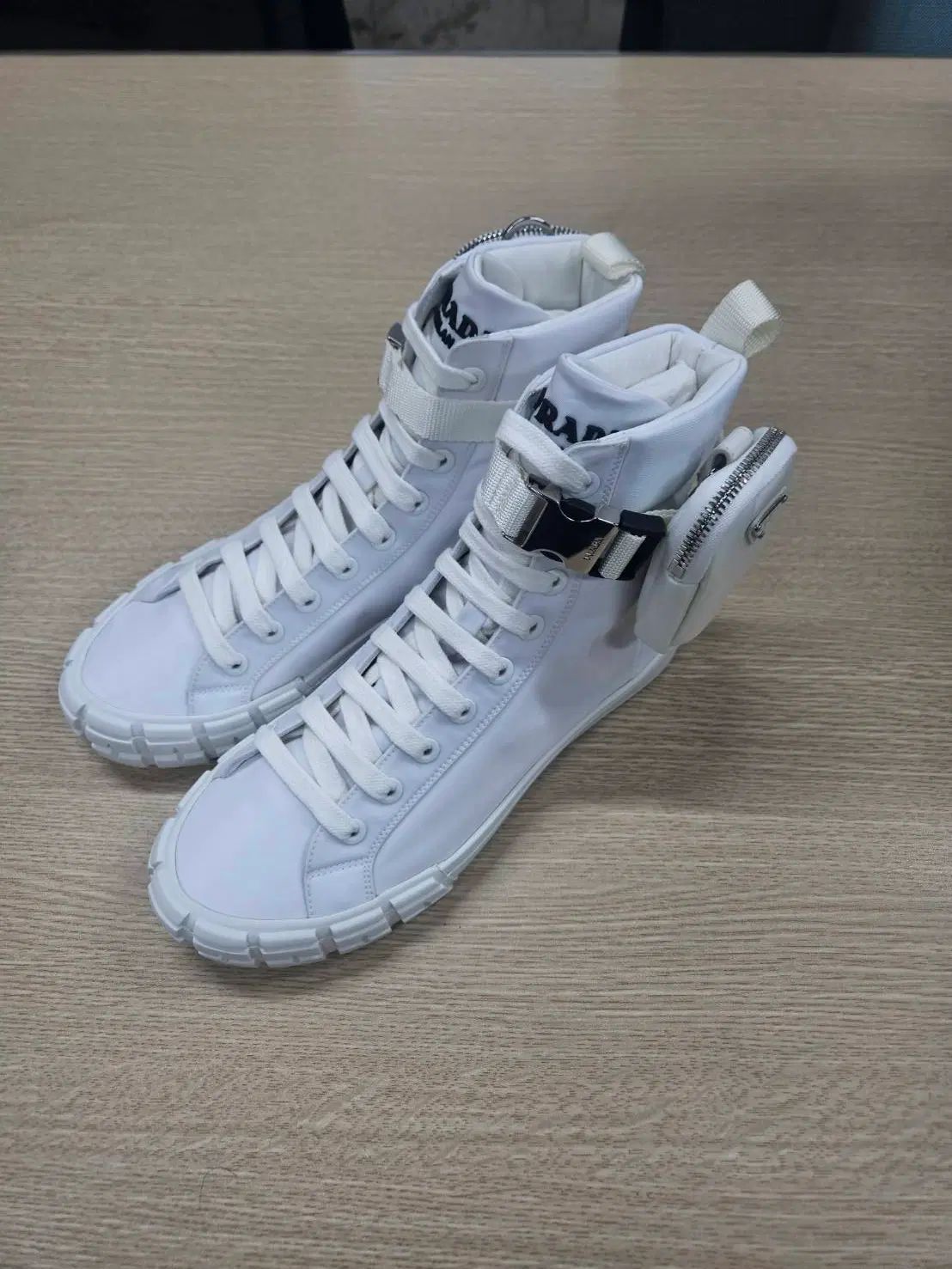 PRADA プラダ ホイール ハイトップ ポケット スニーカー 白 2TG174 3LFV F0009 / 7 新品/変色