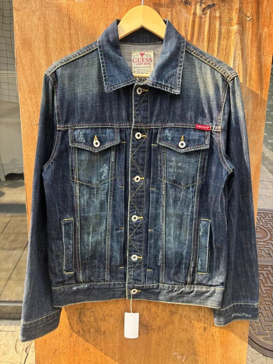GUESS Jeans Vintage Dark Wash Denim Trucker Jacket