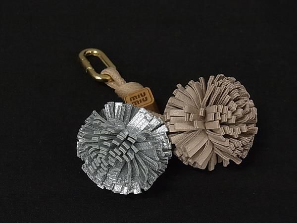 ■極美品■ miumiu ミュウミュウ マイクロトリック レザー キーホルダー キーリング チャーム シルバー系×ピンクベージュ系 FZ3772