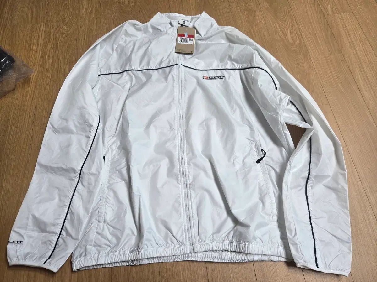 (新品 正規品) NIKE ナイキ ウィンドブレーカー アウター FB5516-121 L XL