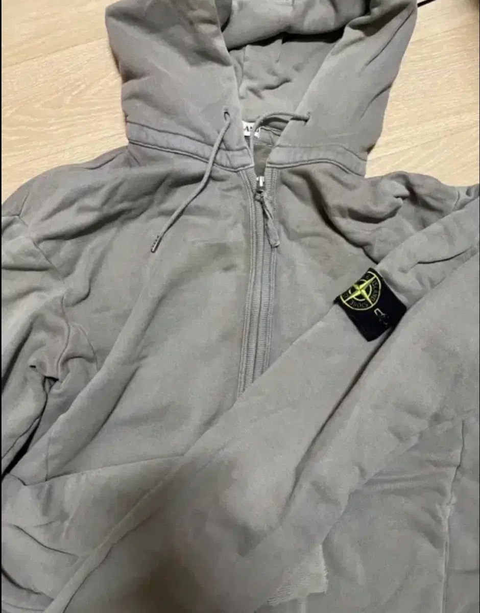 STONE ISLAND フード ジップアップ