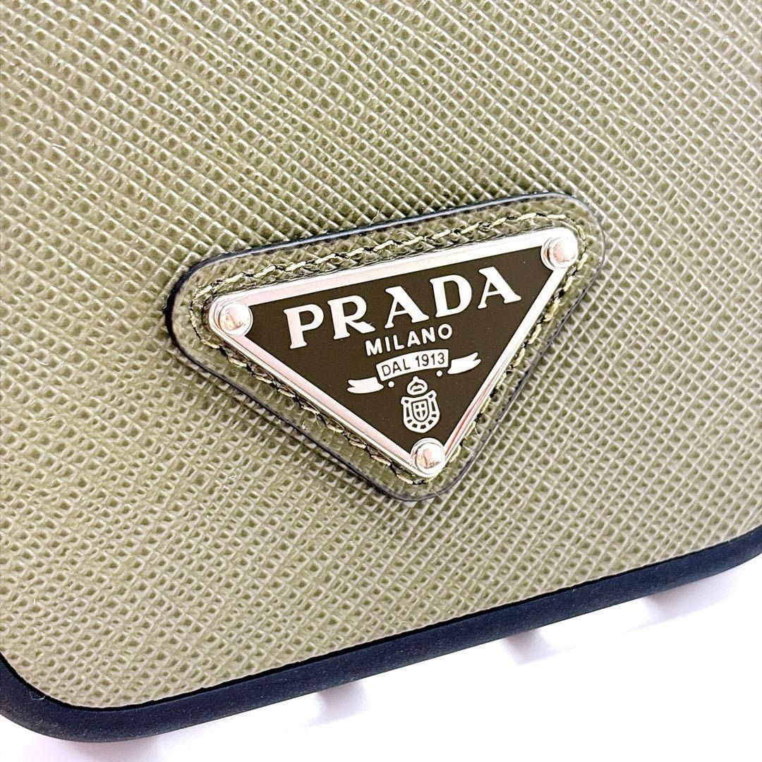 極美品◆プラダ iPhone16ProMaxケース サフィアーノ カーキ 正規品 極美品 PRADA iPhone16ProMax カーキ サフィアーノ - メルカリ