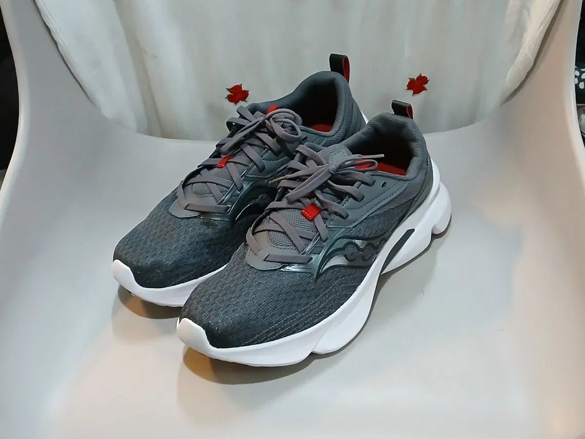 Saucony サッカニー ランニングシューズ グレー レッド 275mm 6,681円