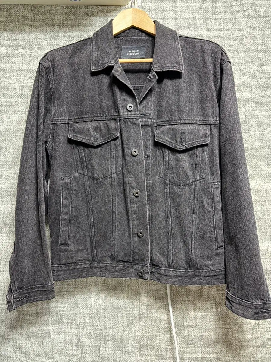L ムシンサスタンダード リラックスド デニム トラッカー ジャケット ウォッシュド ブラック
