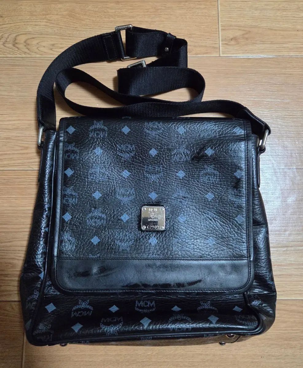 MCM レディース クロスバック ブラック