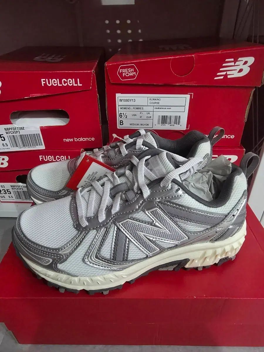ニューバランス MT410KM5 220サイズ 新品 6,080円
