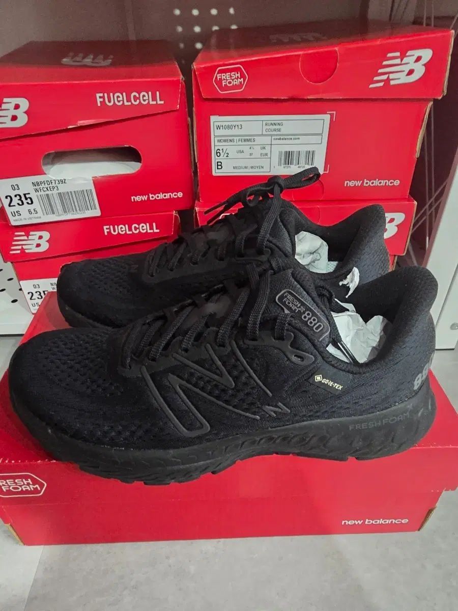 ニューバランス ゴアテックス W880GK13 23.5cm 新品