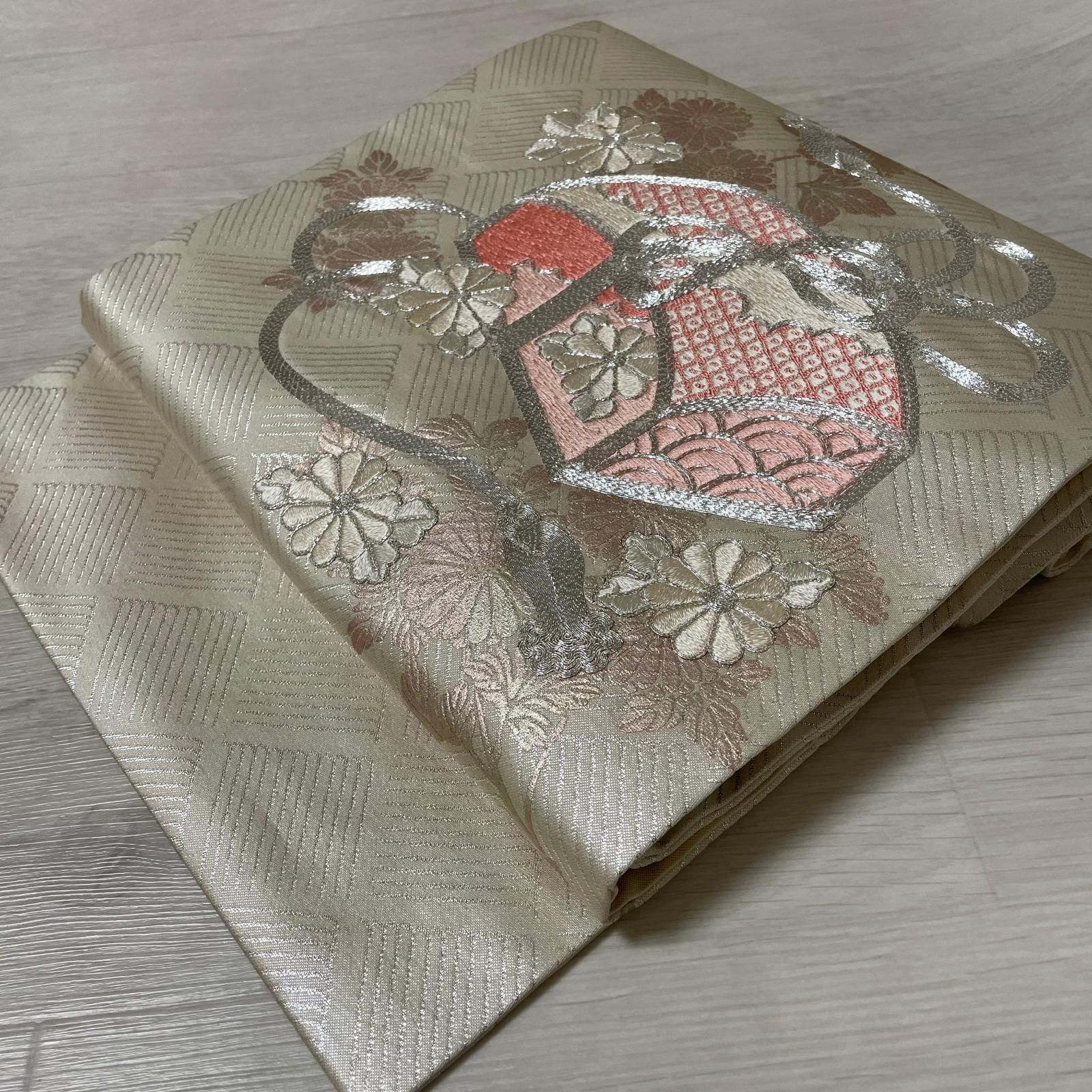 名古屋帯 刺繍 箱文に花模様 九寸 正絹 着物 X-7645