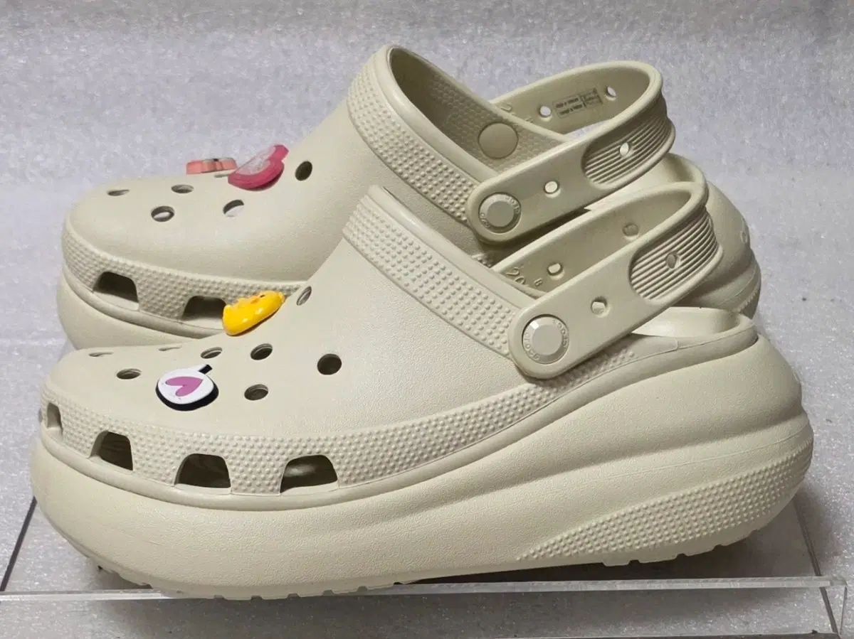 未使用 Crocs クロックス Classic クラッシュ クロッグ 厚底 レディース 235 240サンダル
