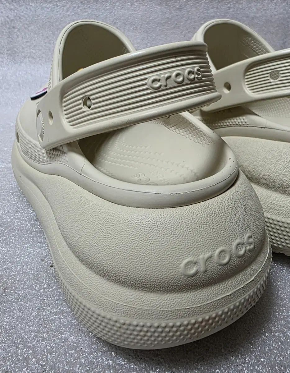未使用 Crocs クロックス Classic クラッシュ クロッグ 厚底 レディース 235 240