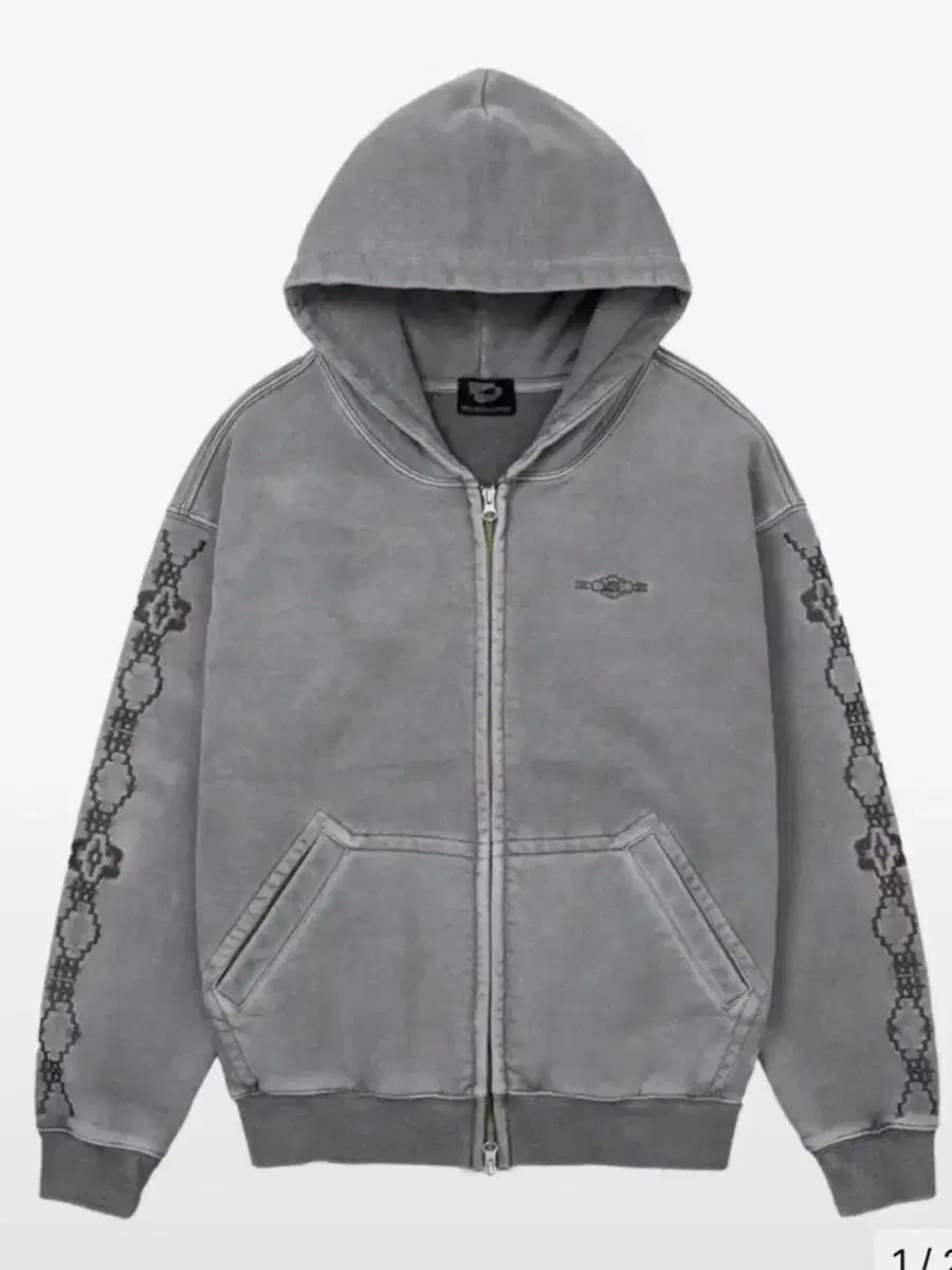 ウェルビングエクスプレス WHOジップアップ sleeve embroidered zip UP