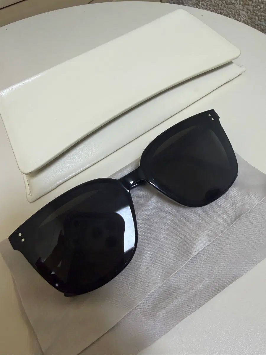 GENTLE MONSTER(ジェントルモンスター) QUEEN ほぼ新品