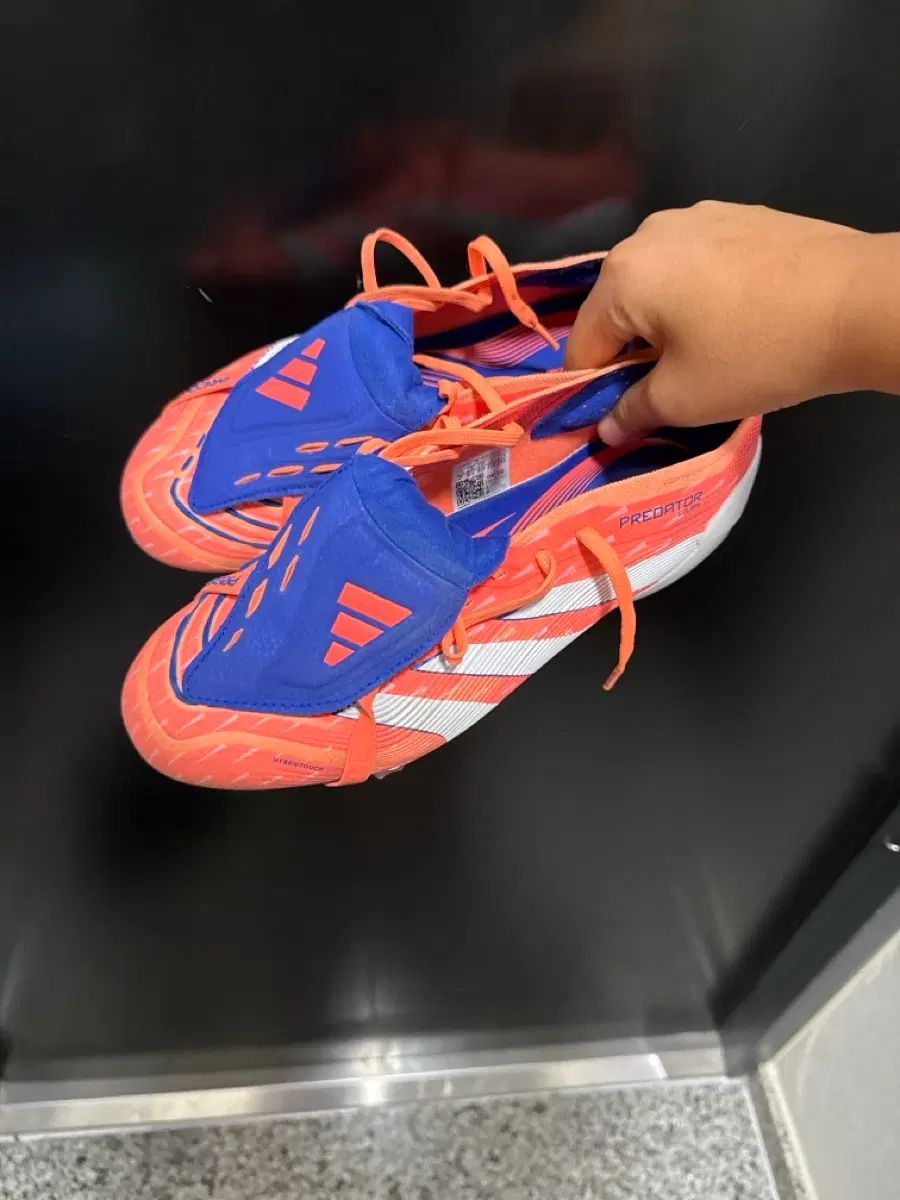 アディダス プレデター サッカーシューズ オレンジ/ブルー 22,704円