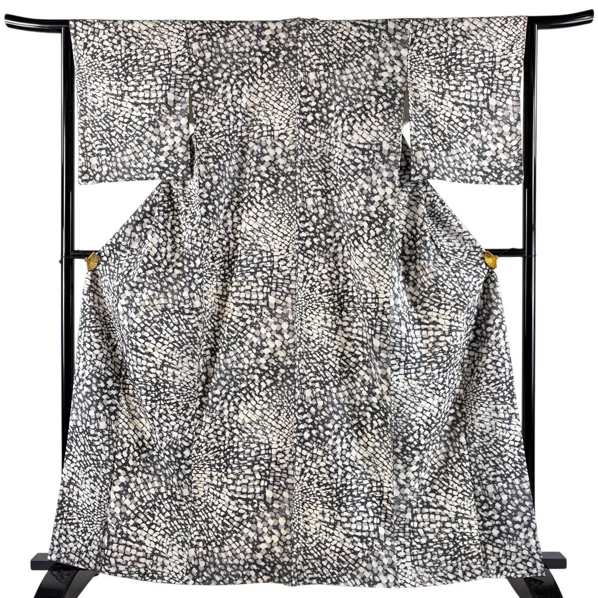 【美品】 小紋 身丈164cm 裄丈63.5cm S 袷 紬地 幾何学 墨色 正絹 秀品 【中古】 6,600円