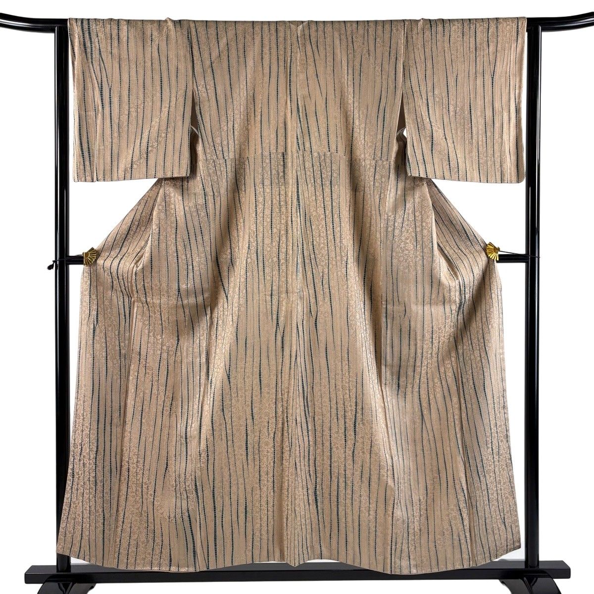 【美品】 小紋 身丈155.5cm 裄丈63.5cm S 袷 証紙 幾何学模様 地紋 絞り 薄茶色 正絹 秀品 【中古】