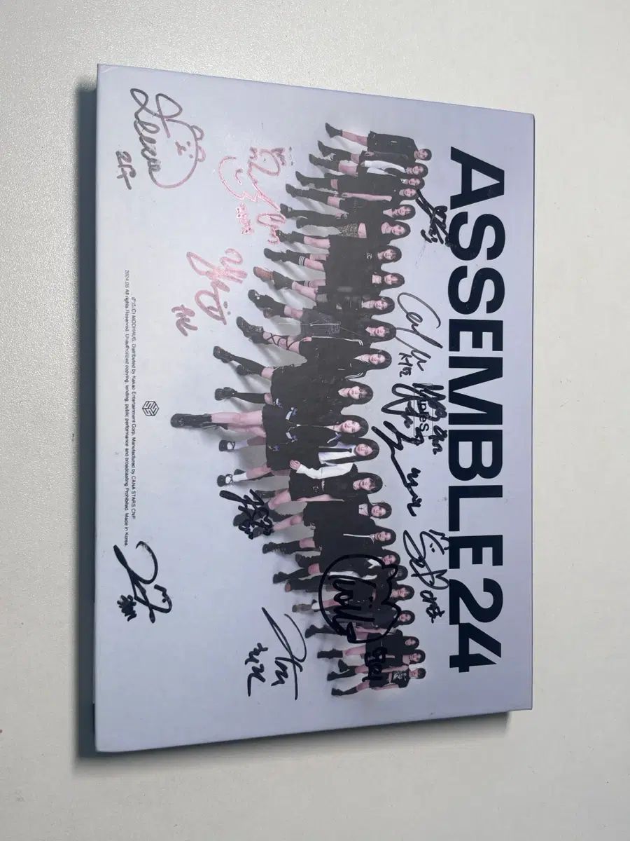 トリプルエスのASSEMBLE24 24人全員サイン入りアルバム