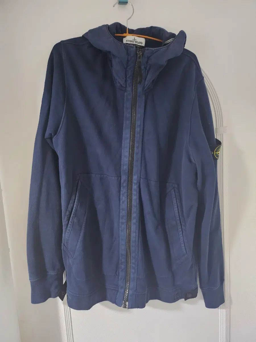 STONE ISLAND ストーンアイランド ネイビー フード ジップアップ