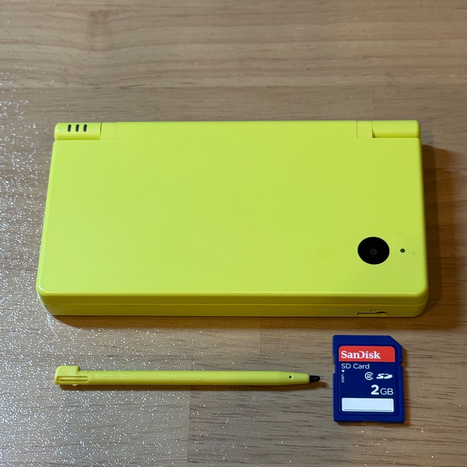 8-110 nintendo dsi lime green