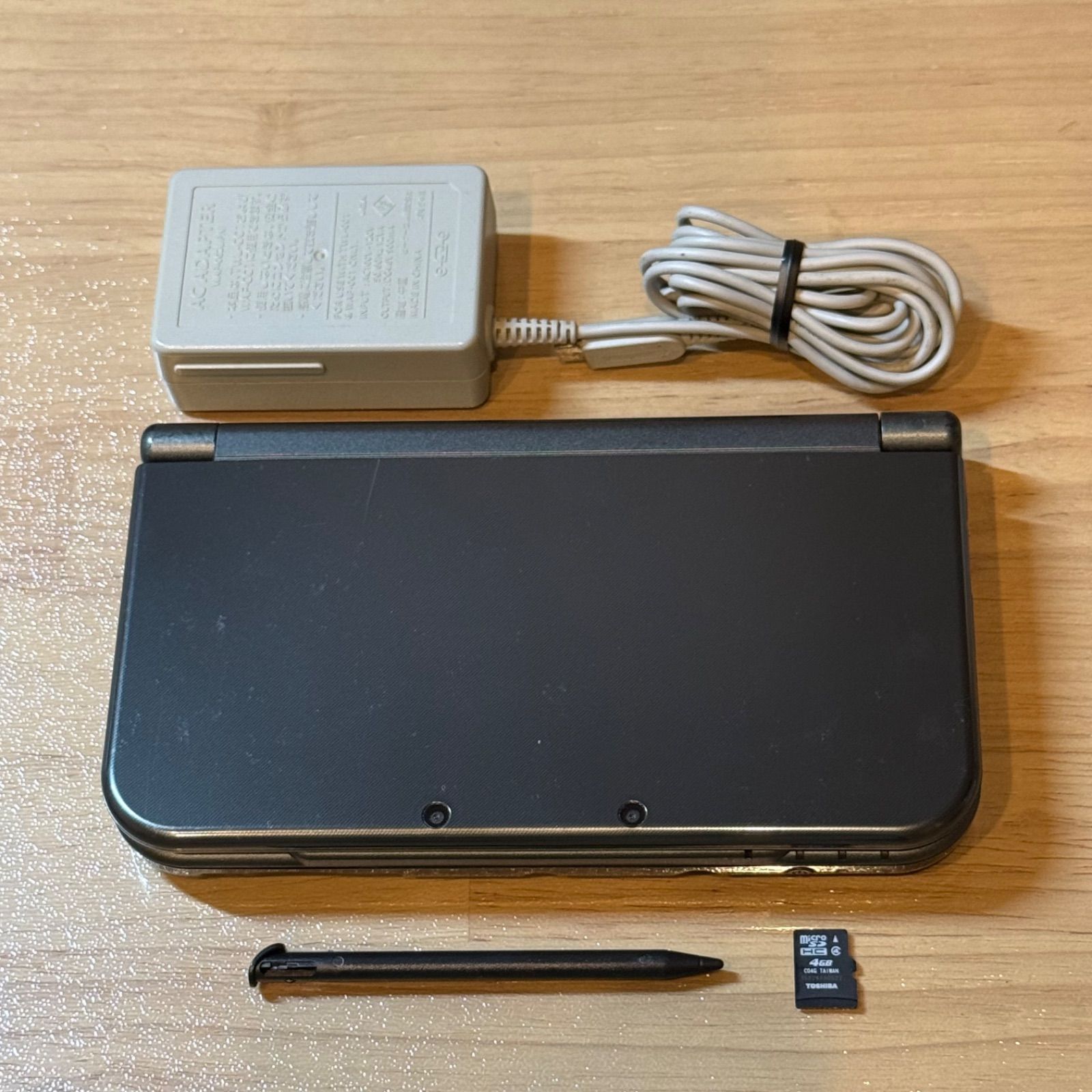 8-116【下IPS・発光良好】Newニンテンドー3DS LL メタリックブラック