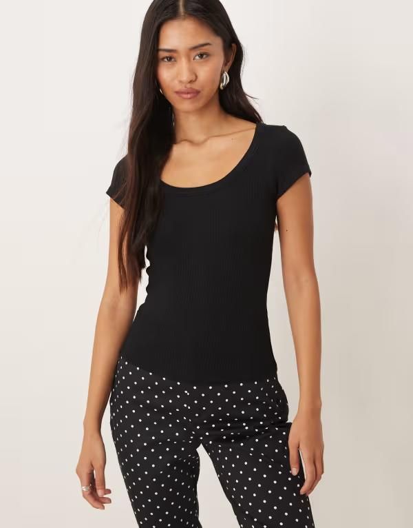 モーテル レディース トップス Tシャツ リブ Motel Sumala ribbed scoop neck short sleeve Tshirt Black ブラック