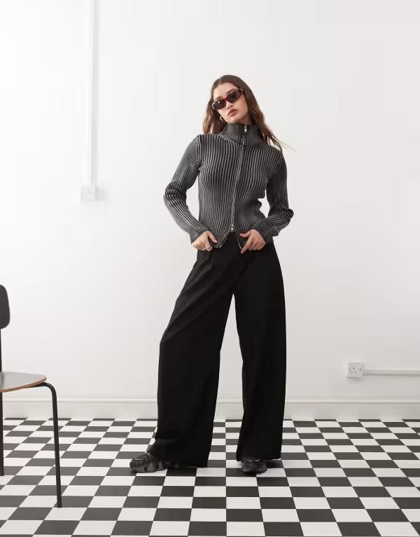 ウィークデイ レディース ボトムス カジュアルパンツ ワイドレッグ Weekday Dara lowaist wide leg pants with front pleats Black ブラック