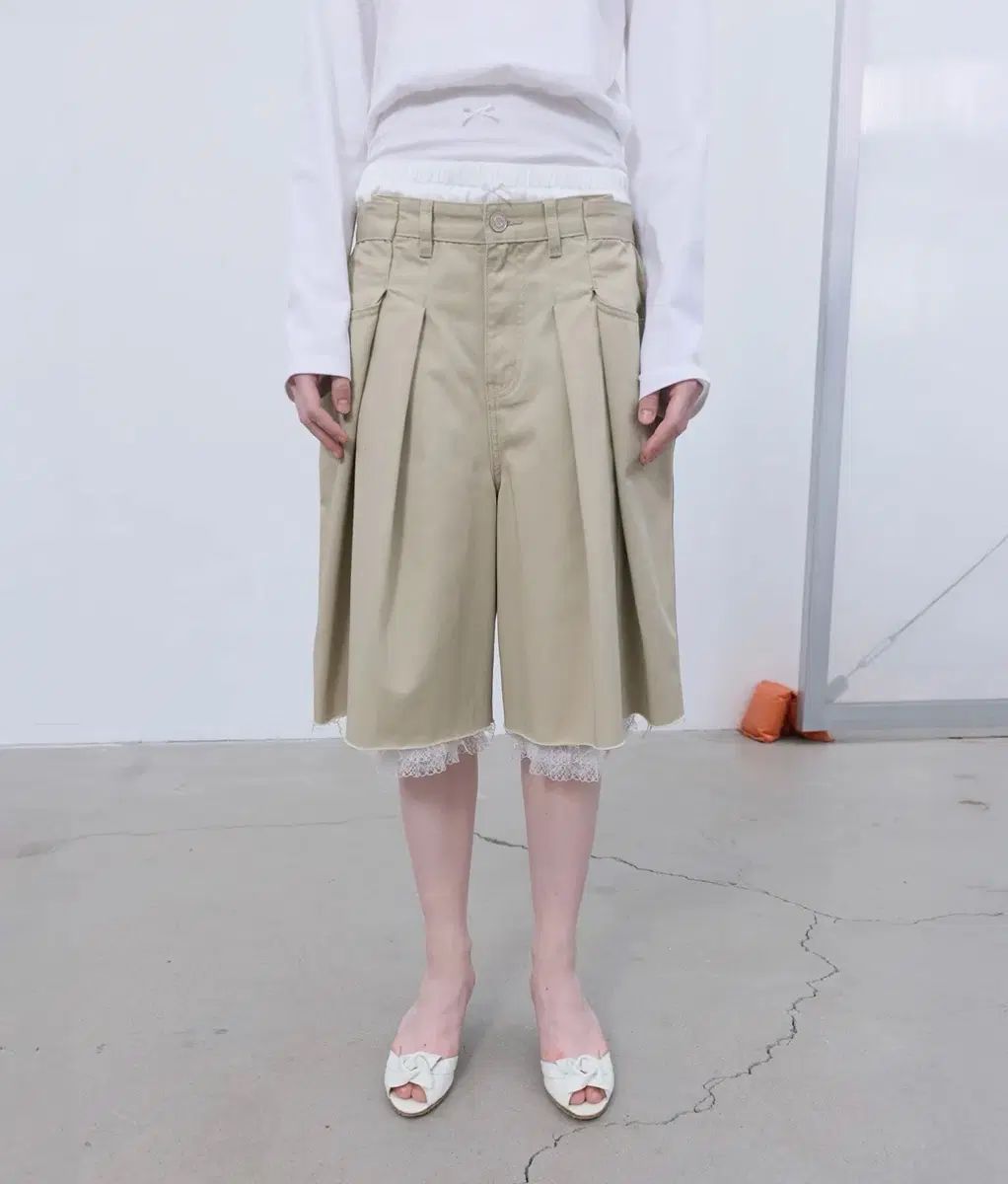 LCDC TM TUCK BERMUDA SHORTS (BEIGE) 20,699円