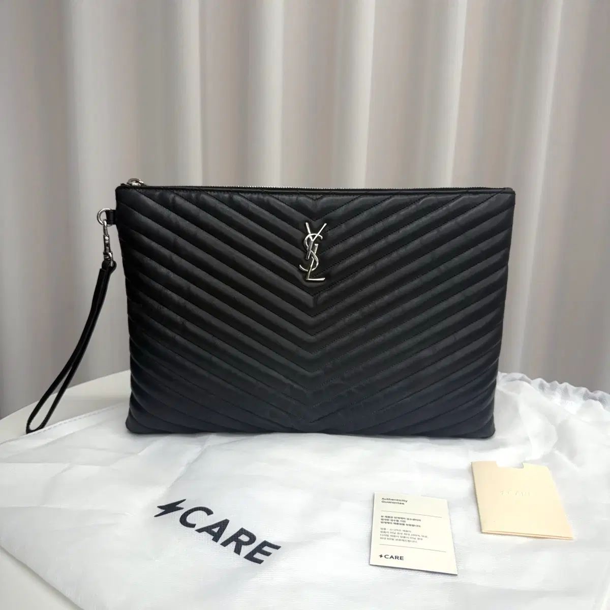 ラージ Saint Laurent サンローラン マトラッセ クラッチバッグ ブラック シルバー