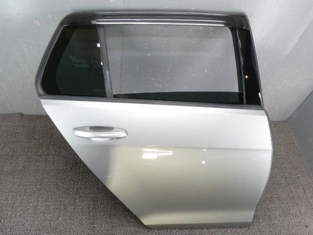 9522 VW/フォルクスワーゲン ゴルフ7 AUCPT リアドア右 リヤドア右