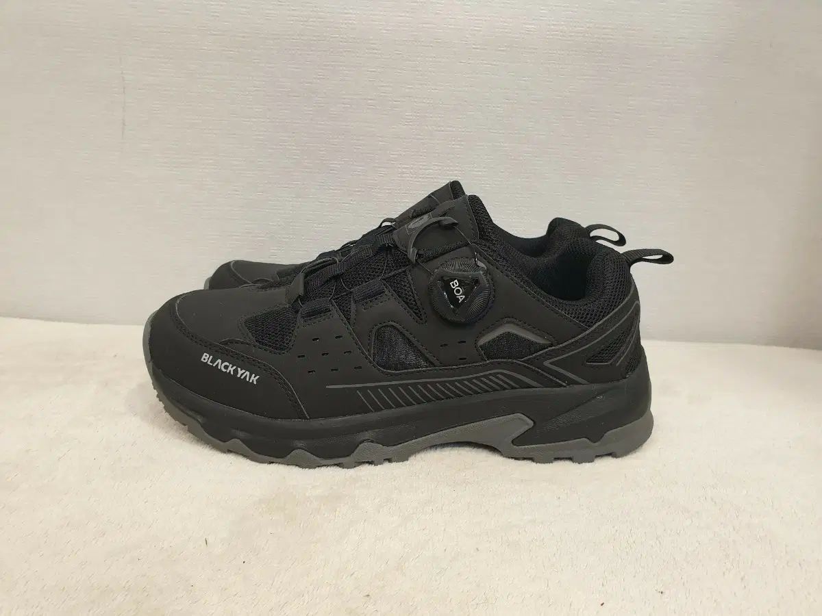 ほぼ新品) BLACK YAK ブラックヤク WIND D BOA SYSTEM ウォーキング トレッキングシューズ 245 250
