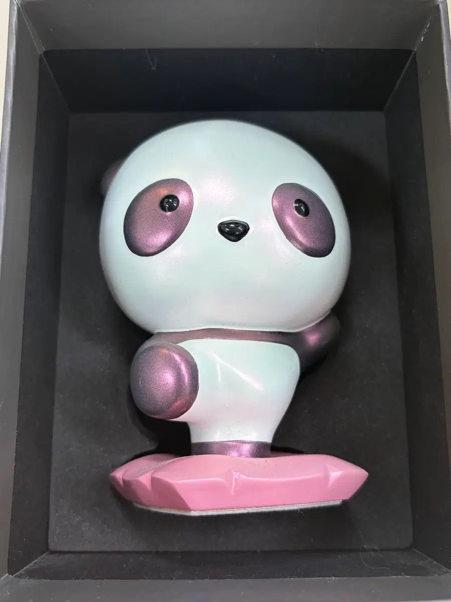 EVERLAND限定 ベイビーパンダ フィギュア