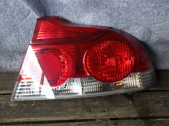 G242-40　ボルボ　C70　カブリオーレ　CBA-MB5244　右テールランプ/テールライト