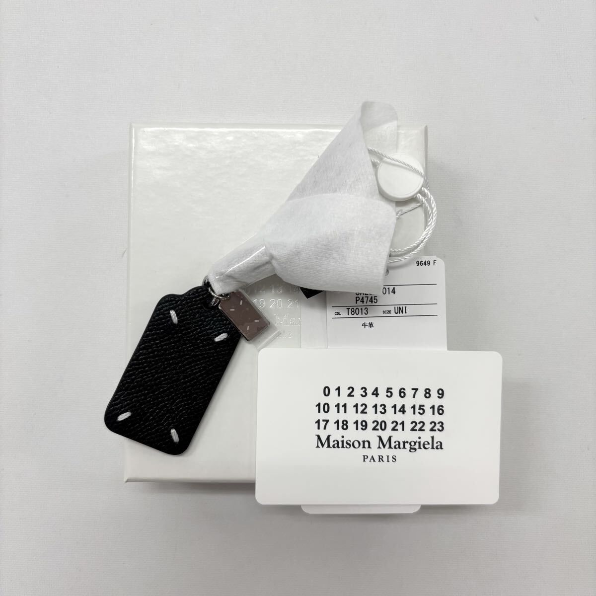 未使用 Maison Margiela メゾン マルジェラ 4ステッチ ダブル タグ チャーム SA2UA0014 BLACK ブラック 系 定価42,900円 80717 0190 ② 22,630円