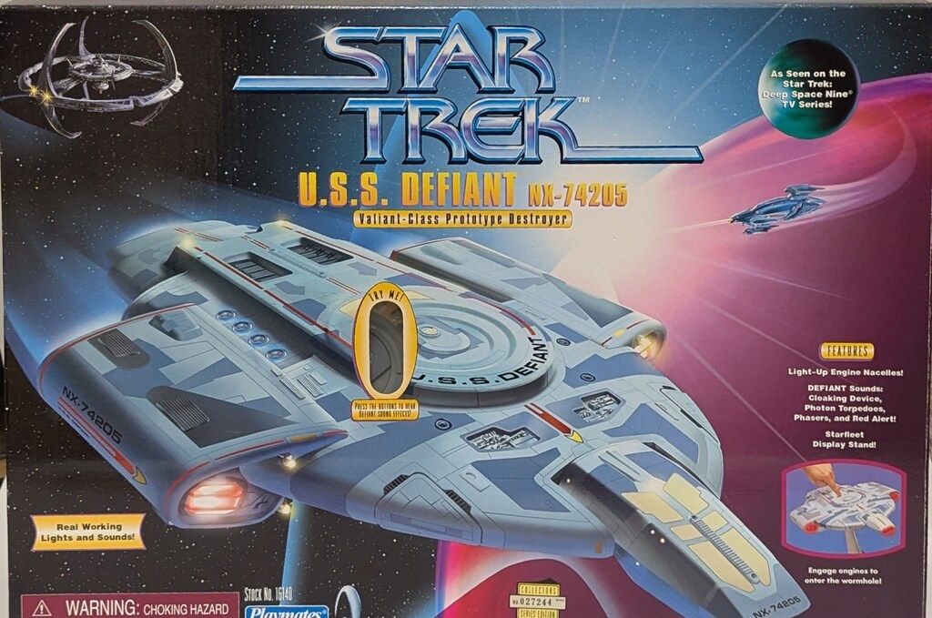 PLAYMATES COLLECTORS SERIES EDITION USS DEFIANT NX-74205