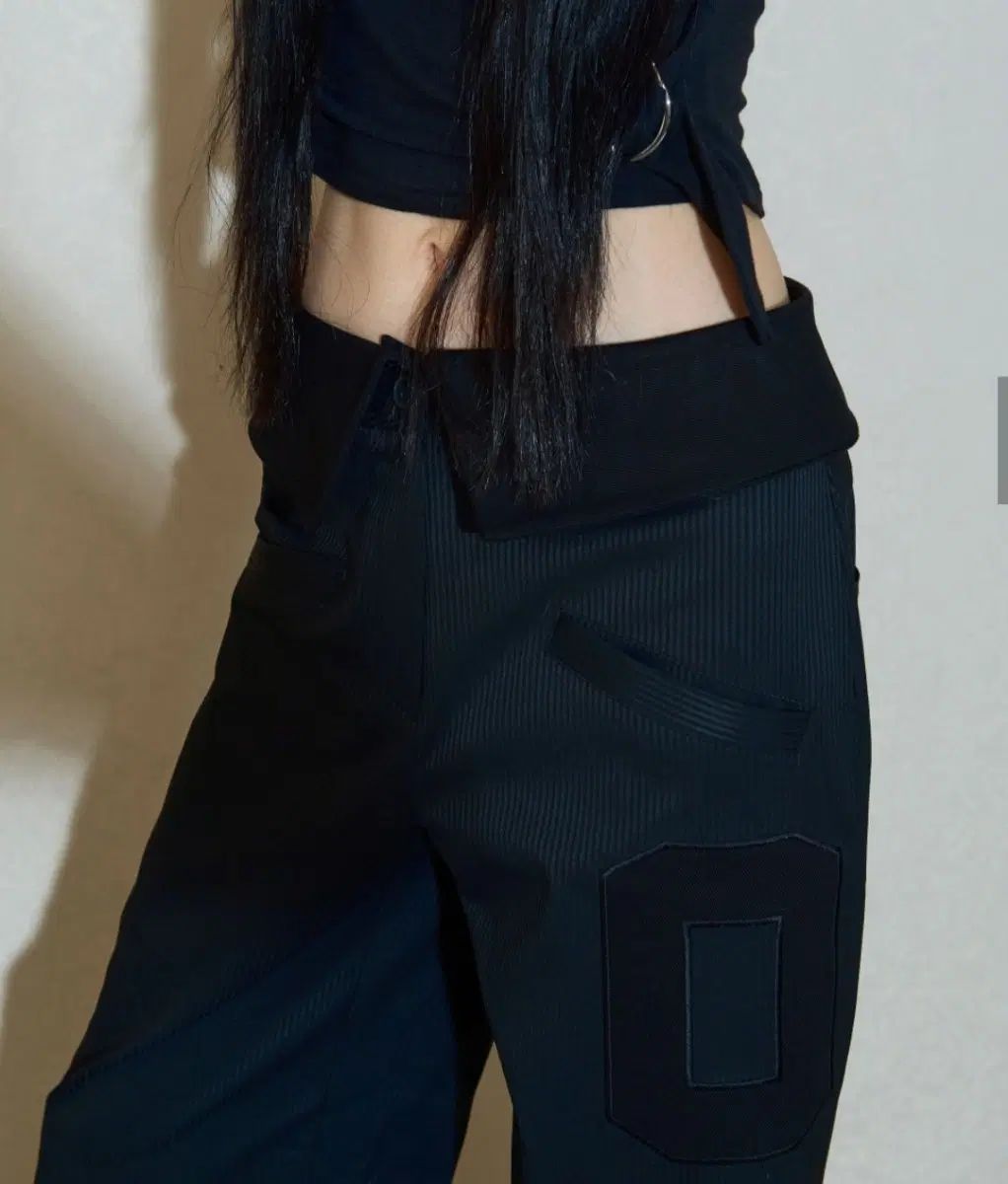 공일공사 O APPLIQUE EMBROIDERY TROUSERS 7,801円