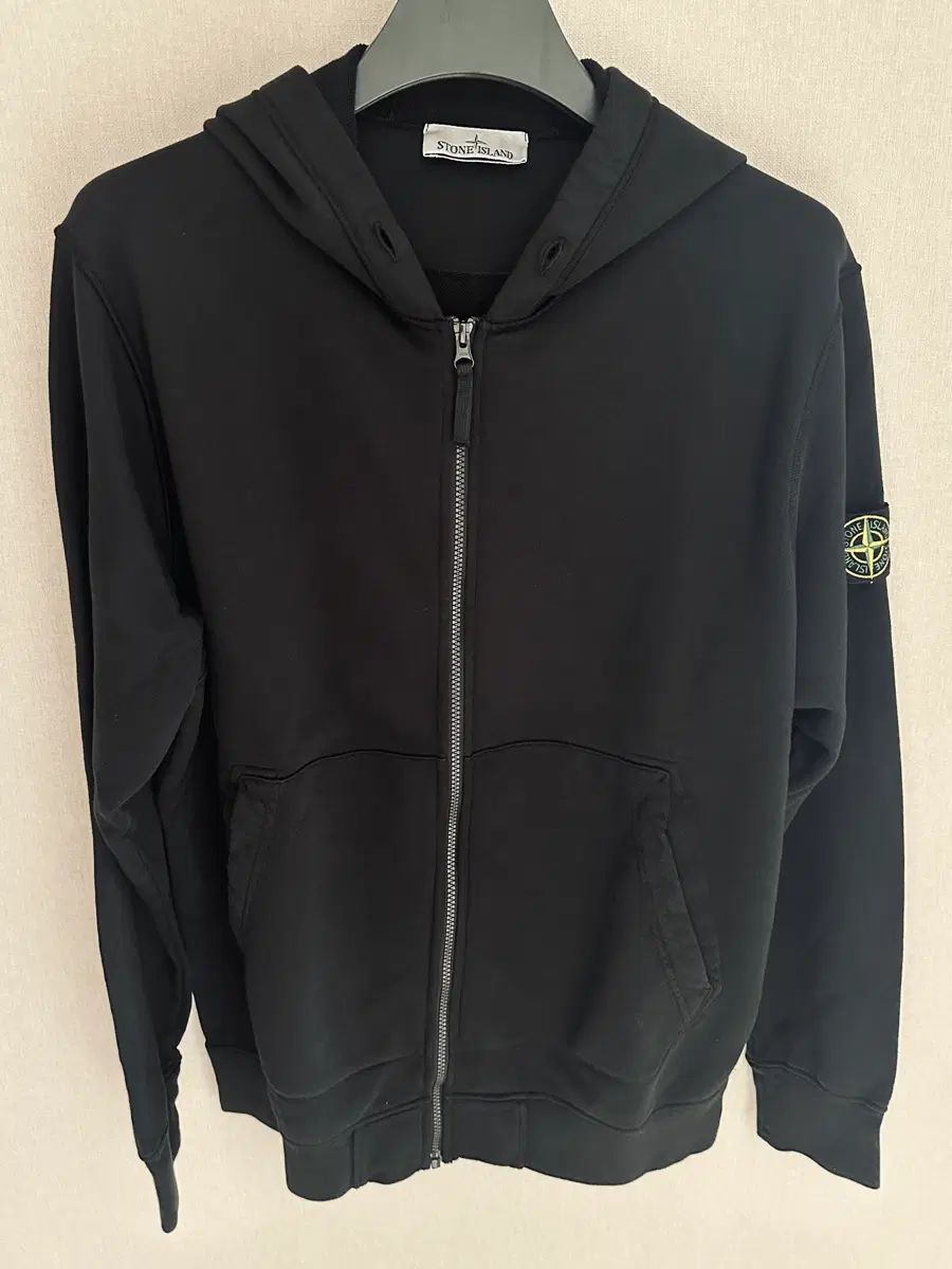 STONE ISLAND ストーンアイランド フードジップアップ XXL 新品 ブラック 26ss 31,622円